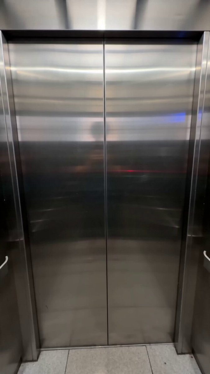 电梯偶遇明星 POV